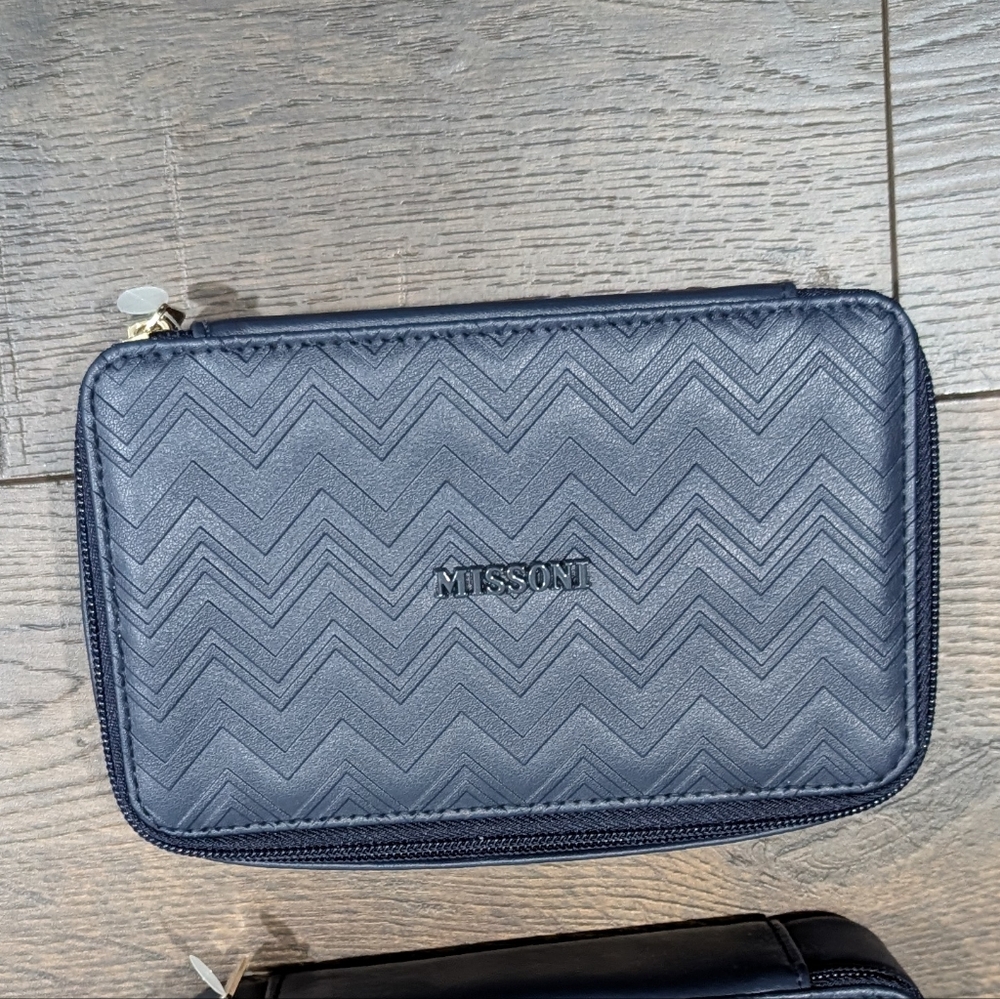 Missoni for Delta One toiletry/amenity bag in navy blue. Zip closure. Lined. NWT